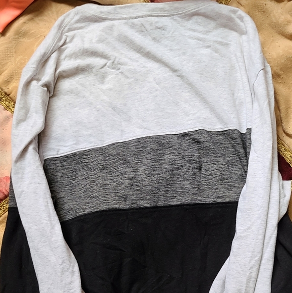 American Eagle White/Grey/Black Shirt - Picture 2 of 3